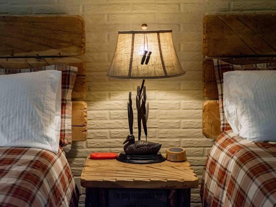 Stonegate Lodge 2 Queen Beds Wifi 50In Roku Tv Salt Water Pool Room #105 Eureka Springs Exteriér fotografie