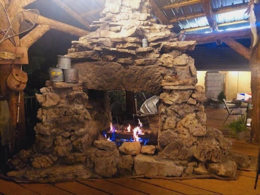 Stonegate Lodge 2 Queen Beds Wifi 50In Roku Tv Salt Water Pool Room #105 Eureka Springs Exteriér fotografie