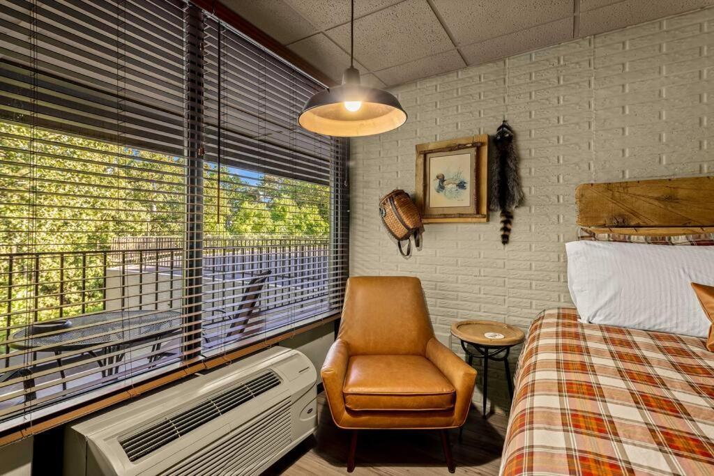 Stonegate Lodge 2 Queen Beds Wifi 50In Roku Tv Salt Water Pool Room #105 Eureka Springs Exteriér fotografie